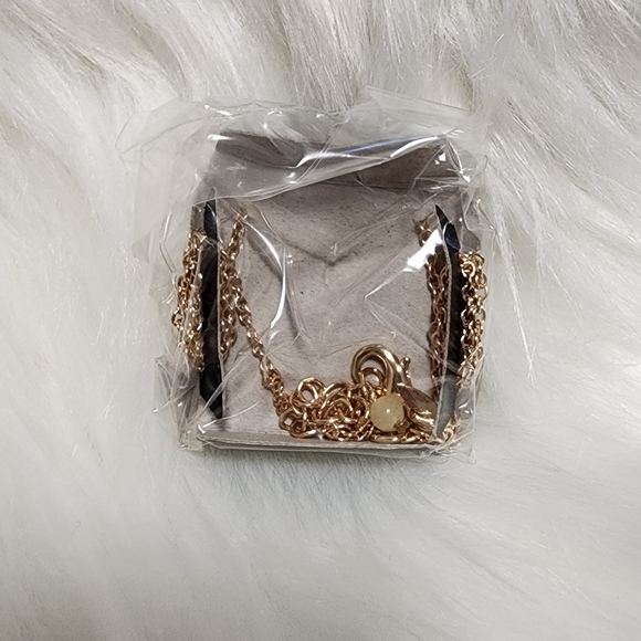 Avon- Gingerbread man necklace - Picture 2 of 2